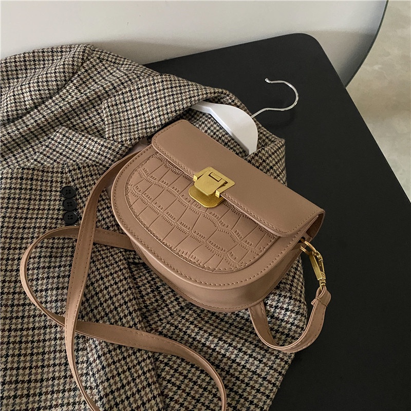 Tas Selempang Wanita Import Tas Batam Fashion Korea High Quality Pu Material Tas Selempang Vintage Half Circle Saddle bag Tas Selempang Bahu