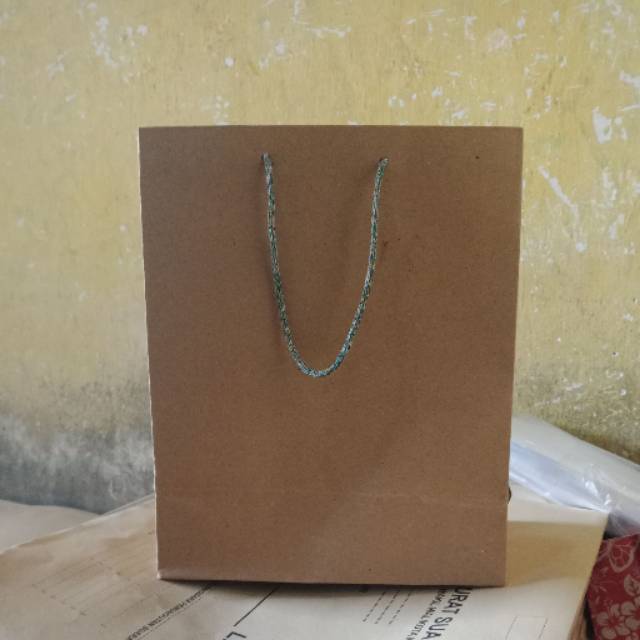 

Paper bag coklat ukuran 20cm x 25cm lebar samping 9cm