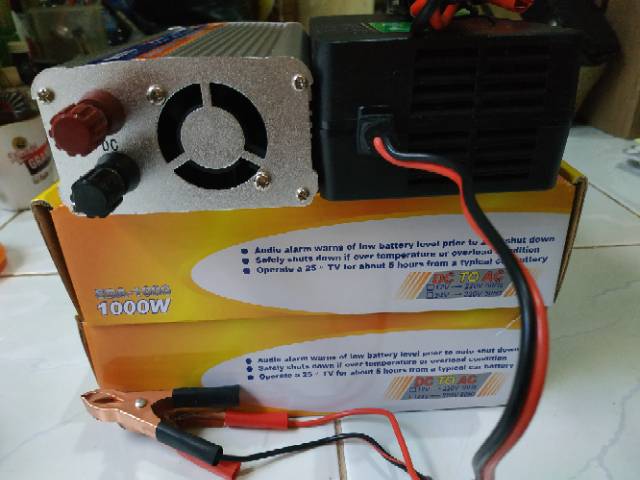 Power inverter 1000W 1000 Watt dan charger aki accu 5 Ampere 12V 1 set