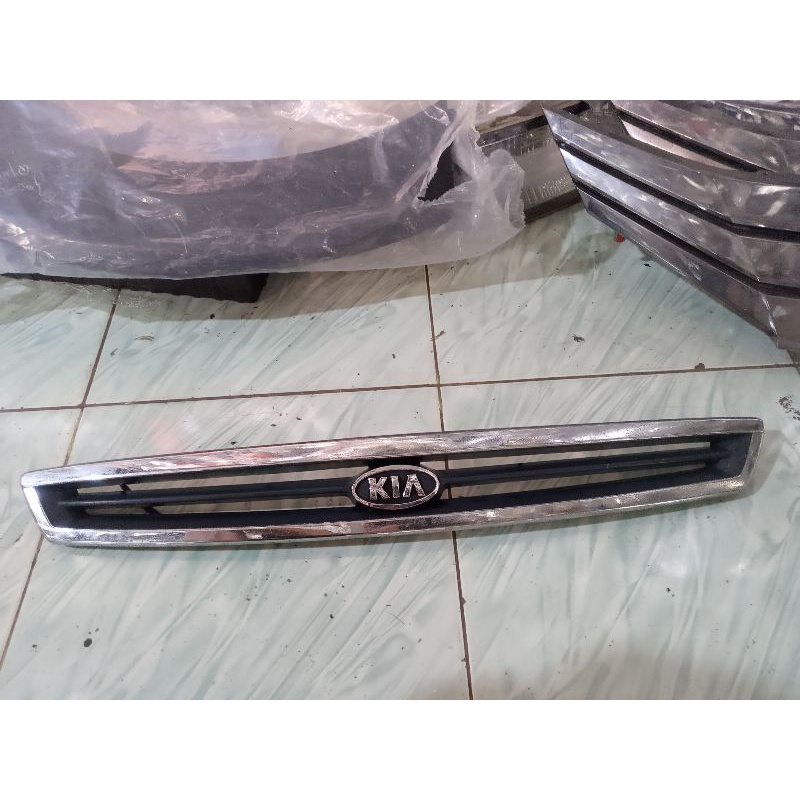 GRILL KIA RIO 2001-2002 ORIGINAL