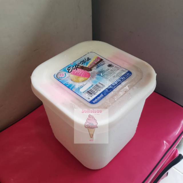

Es Krim 3 rasa 8 Liter - Neopolitan Indoeskrim