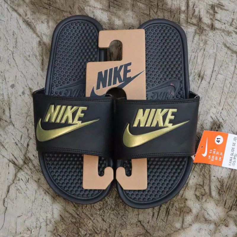 Sandal Slop Nike Bennasi Wanita Kekinian/Sandal Slop Pria Terbaru NIKE BENASSI Sandal Slide-GOLD