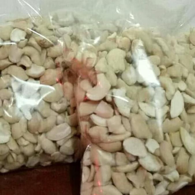 

Kacang Mede Mentah / Kacang Mete 500G (Belah 4) Titanium.Store1