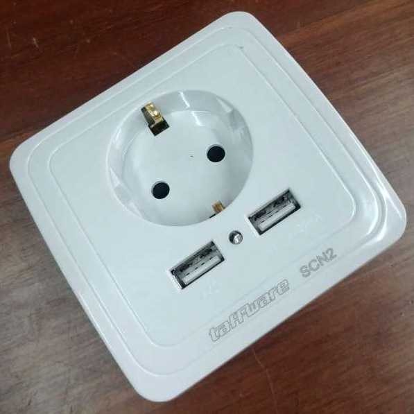 Stop Kontak Dinding Colokan Listrik EU Plug Dengan 2 USB Port 5V 2A