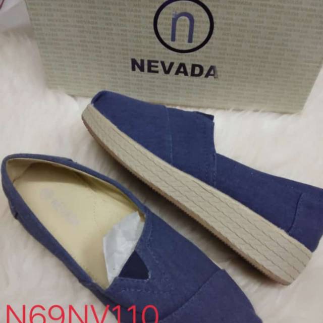 Sepatu kanvas nevada