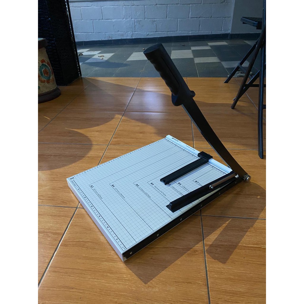 

Krisbow Alat Pemotong Kertas / Krisbow Paper Cutter Origin A3