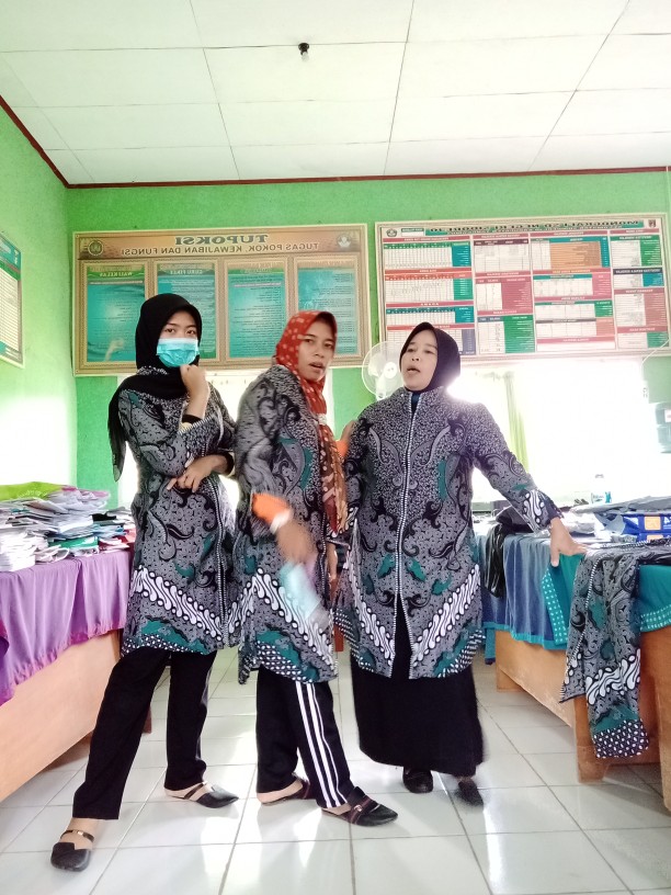 Maura Couple - Sania Ruffle Batik Couple | Batik Couple Modern | Couple Batik