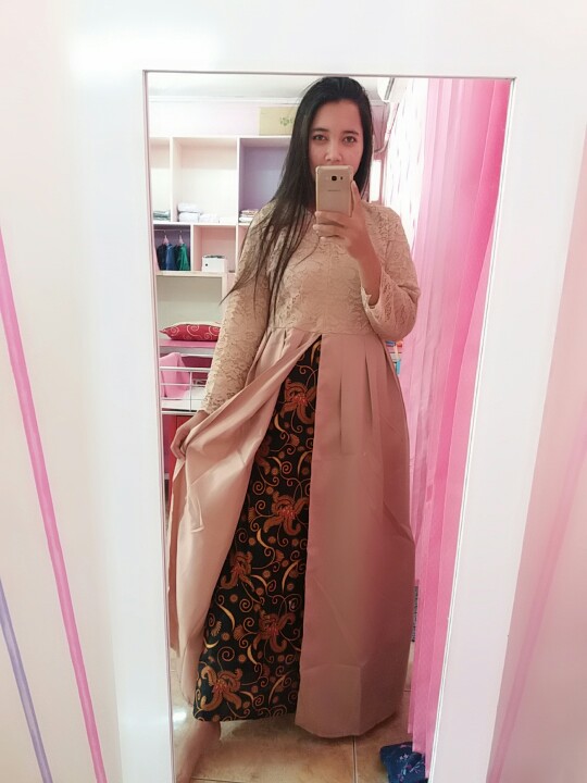 Batik Couple Princes Hayunda Sarwendah Anami Kebaya Modern