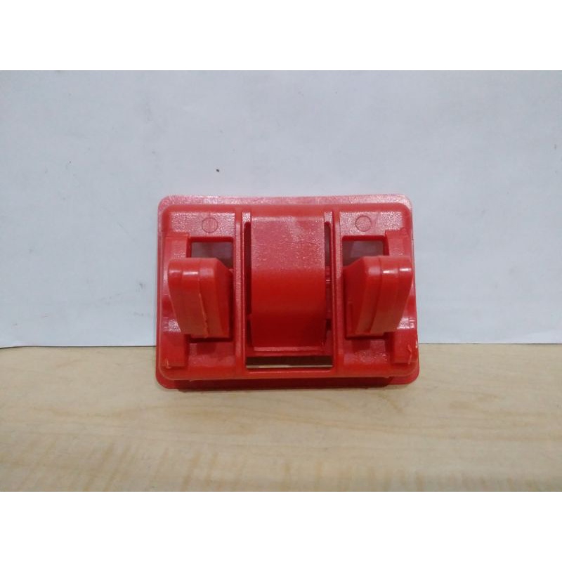 Handle Lock Merah YANMAR Combine Harvester
