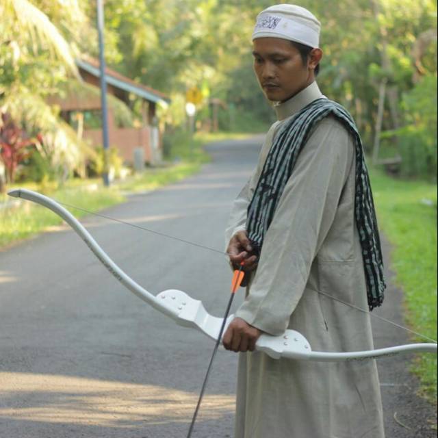 Busur Panah Putih Tauhid R40 + 5 anak panah bambu poin besi