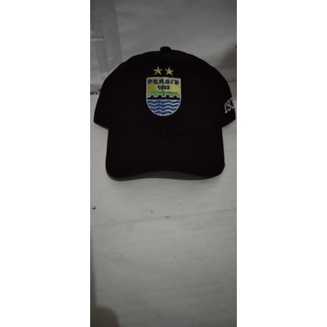 Topi berbagai macam karakter