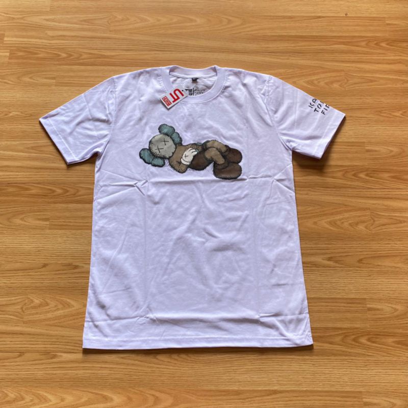 TSHIRT KAOS UNIQLO X KAWS TOKYO FIRST WHITE UNISEX