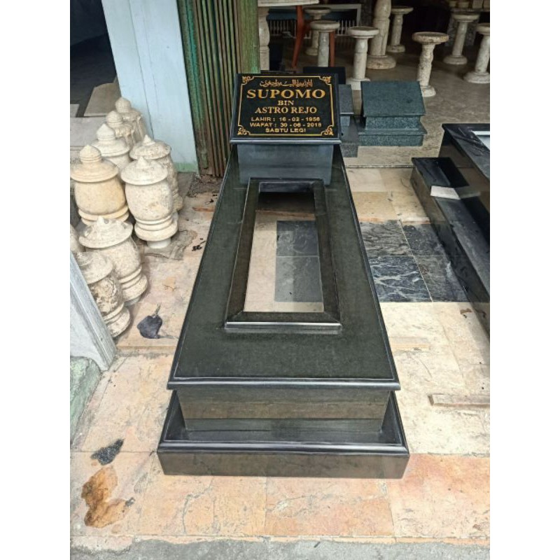 Kijing Granit Model Pahlawan Kaligrafi