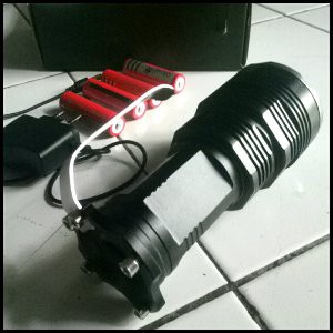 Senter Swat Police Monster 99000W T6 4 Batre Super Terang Terlaris