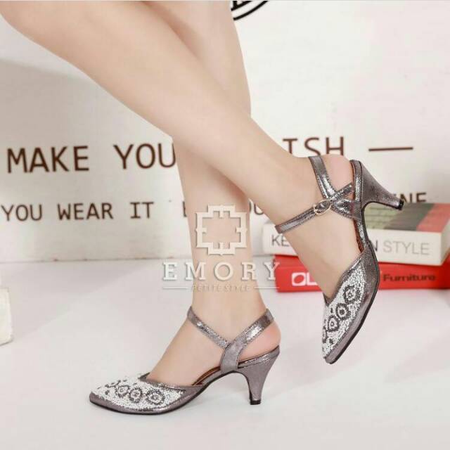 heels wanita merk EMORY
