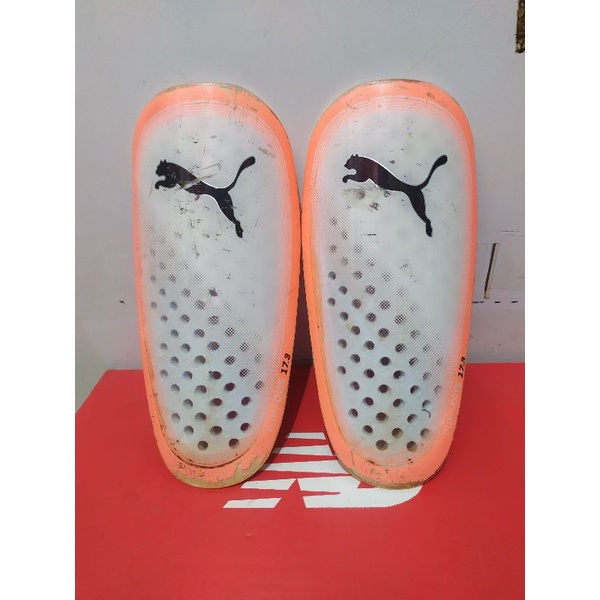 Shin Guard / Dekker Bola Puma One Original