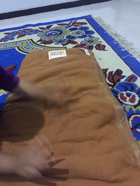 Selimut Hotel Tebal Polos Coklat Camel 3 Lapis King 150x200cm