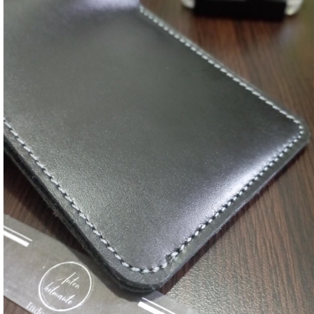 DOMPET PAS UNTUK KAMU‼️dari anton hilmanto bahan kulit sapi asli model lipat dua dompet tipis model dompet sederhana #dompet #dompetlipat #dompetkulit #dompetkulitpria