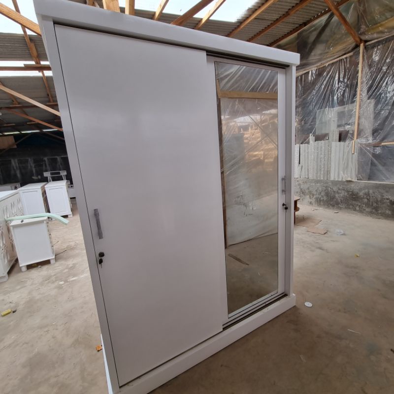 Lemari p2 setengah kaca