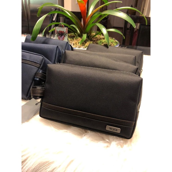 tumi pouch