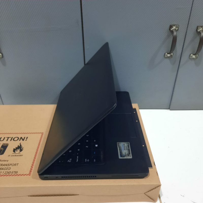 Laptop Ultrabook Dell latitude E5450 Cor i5-5300U Ram 4GB SSD 256GB intel HD 5500 Windows 10 Body slim Ringan