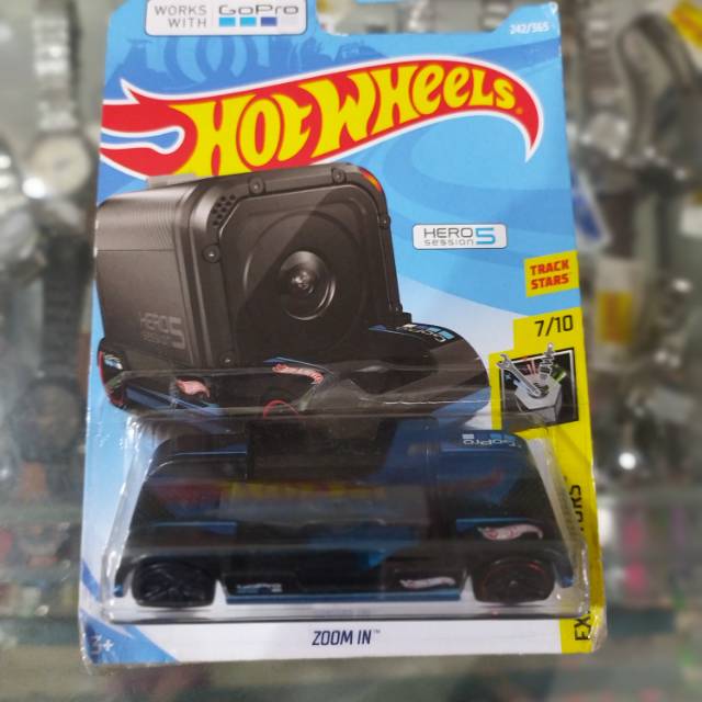 Hotwheels Zoom In