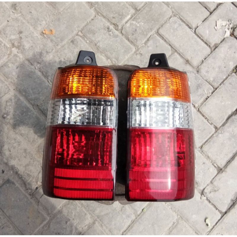 Lampu Belakang (Stop Lamp assy) Toyota Kijang Kapsul Tahun 2003 Sepasang