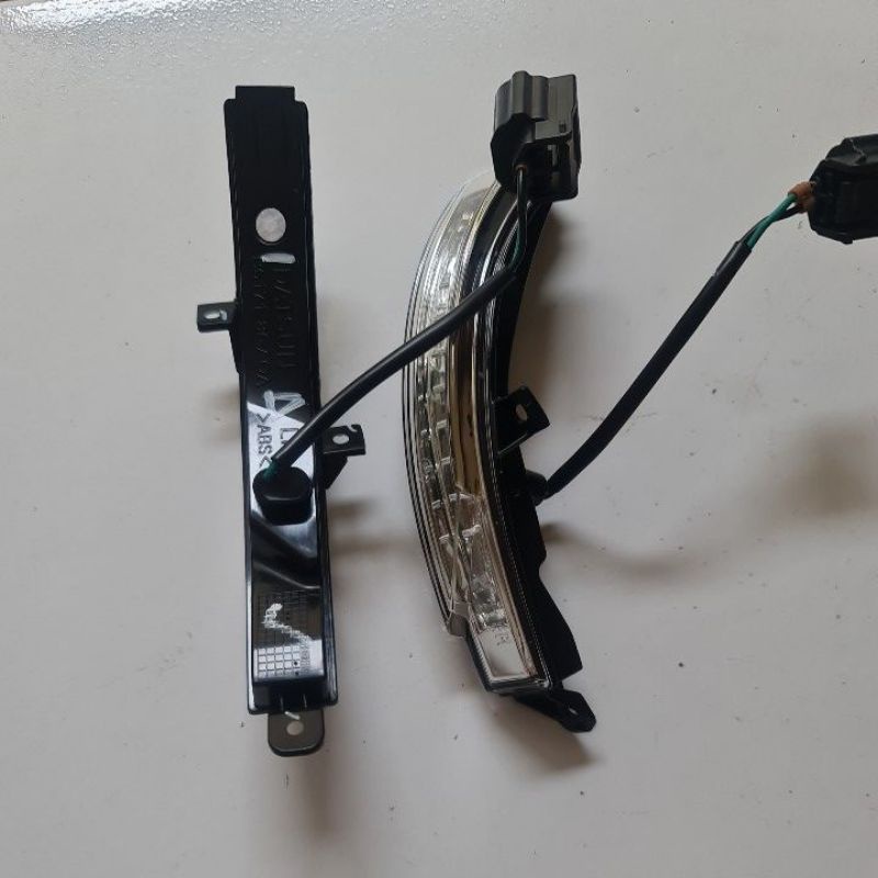 LAMPU SEIN SPION DATSUN CROSS KANAN ATAU KIRI