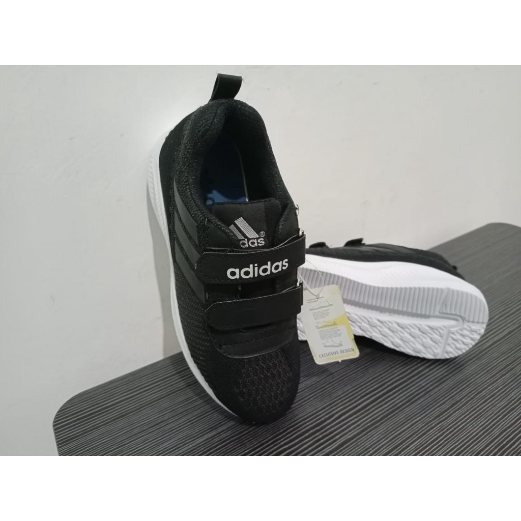 sepatu anak sekolah hitam tanpa tali / sepatu sekolah paud tk sd hitam / sepatu joging anak / sepatu casual anak / sepatu terbaru import / sepatu ukuran 31 - 35 sudah menggunakan system strobel (jahit dalam pabrik)