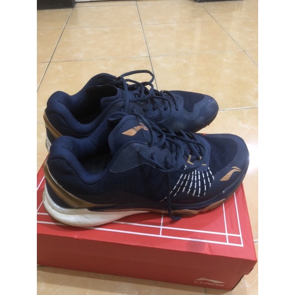 Sepatu Badminton Lining Monkey King bekas