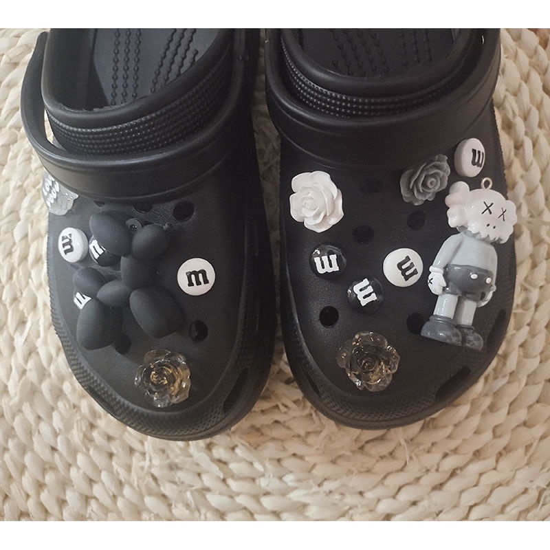 17 Pcs Aksesoris Sepatu Wanita Motif Kartun Anjing Balon KAWS Dan Crocs