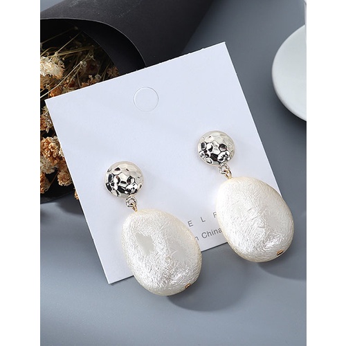 LRC Anting Tusuk Fashion White Pearl Irregular Concave Alloy Stud Earrings Y63785