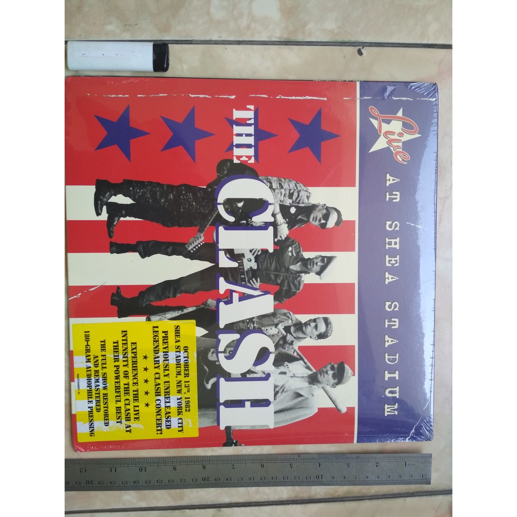 Piringan Hitam Vinyl The Clash - live at shea stadium