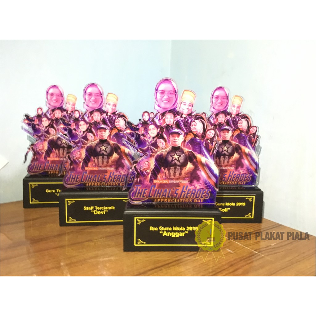 VANDEL UNIK Plakat Akrilik Tatakan Kayu