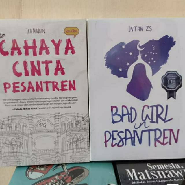 Cahaya Cinta Pesantren: Sebuah Review Cover Novel Terbaru