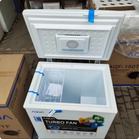 Chest freezer AQUA AQF 150 TF Pintu Kaca Anti Gores 146 Liter TANPA BUNGA ES Turbo Fan