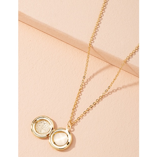 LRC Kalung Fashion Golden Round Embossed Alloy P60491