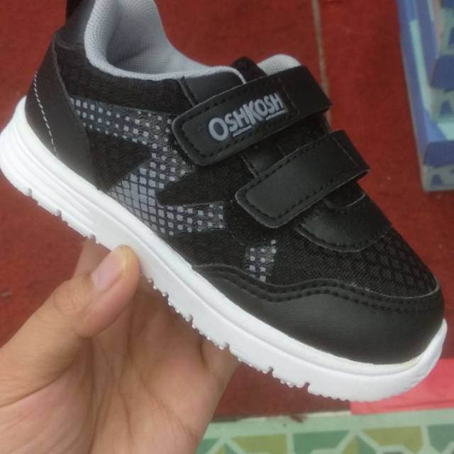 Sepatu OshKosh hitam UK 25 sale