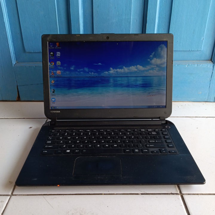Toshiba C40D-B AMD E1-6010 RAM 2GB HDD 320GB VGA ATI Radeon R2 256MB Bluetooth HDMI Slim Tipis