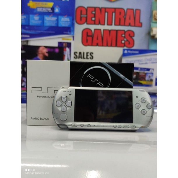 Psp 3000 dan 2000 sony 32gb full games Like new