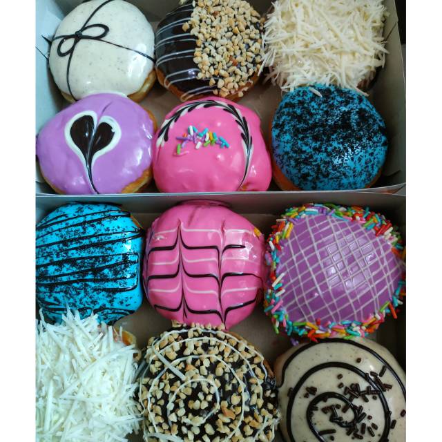 

Donat Empuk,donat topping,donat topping glaze isi 6pcs dan 12pcs