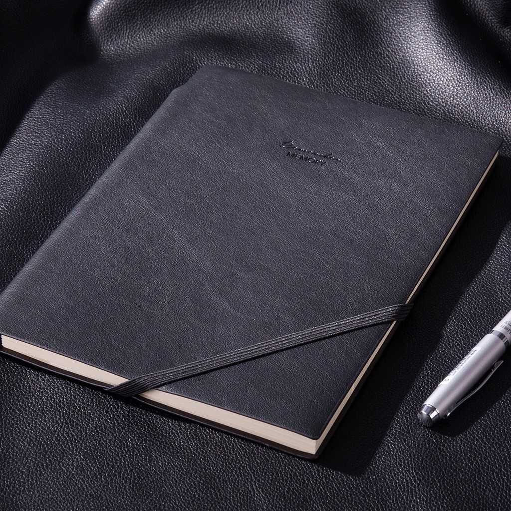 

Deli Buku notebook cover kulit, didesain dengan selipan pulpen dan tali penutup 22215