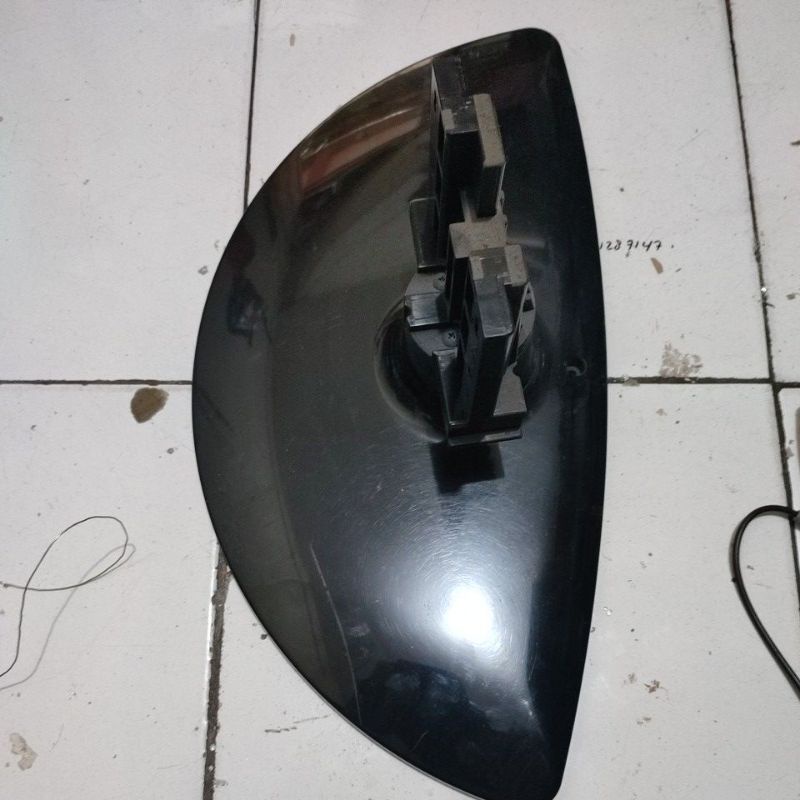 kaki stan tv lcd lg 32lk311