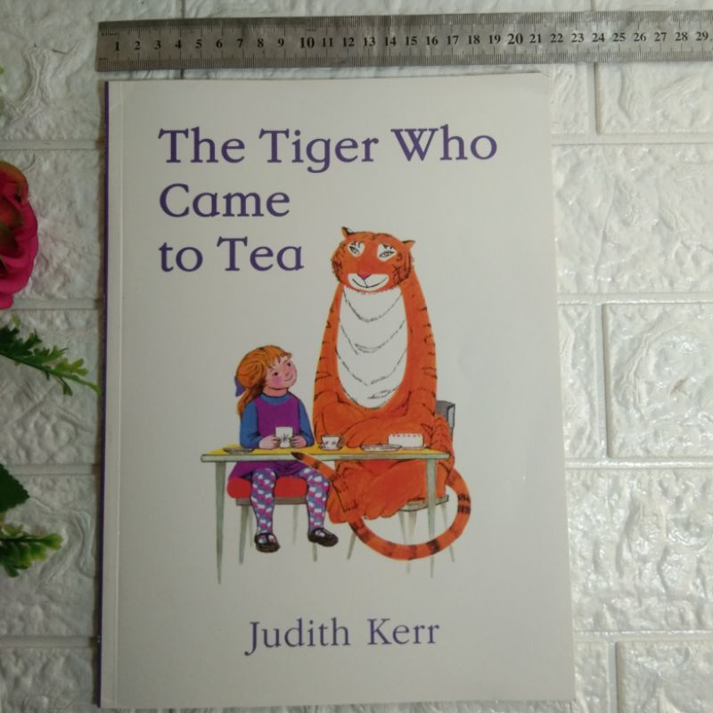 Buku anak preloved second bekas THE TIGER WHO CAME TO TEA Judith Kerr