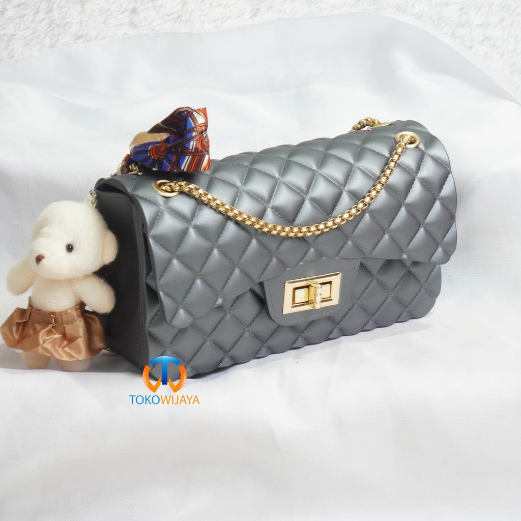 Tas Jelly Matte Kotak Size 22 Cm Rantai Gold (Gratis Boneka &amp; Syal)