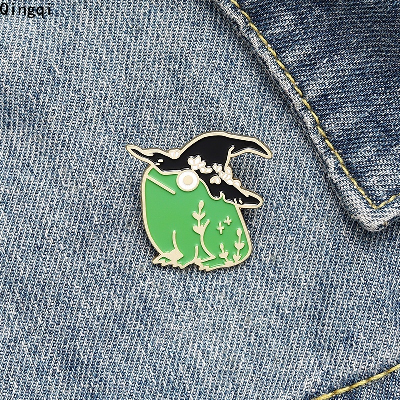 Bros Pin Enamel Desain Kartun Hewan Katak Hijau Topi Penyihir Untuk Hadiah