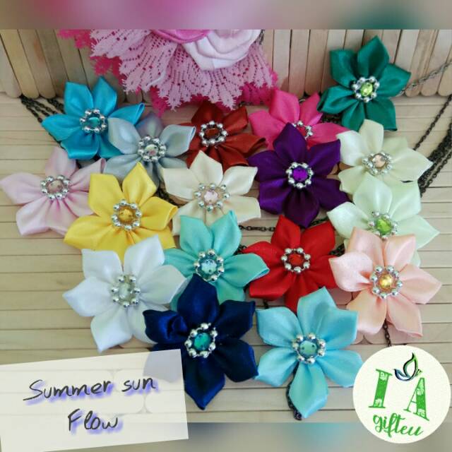 

Aplikasi kraft / Sovenir cantik / satin flow