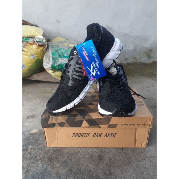 Sepatu running spotec