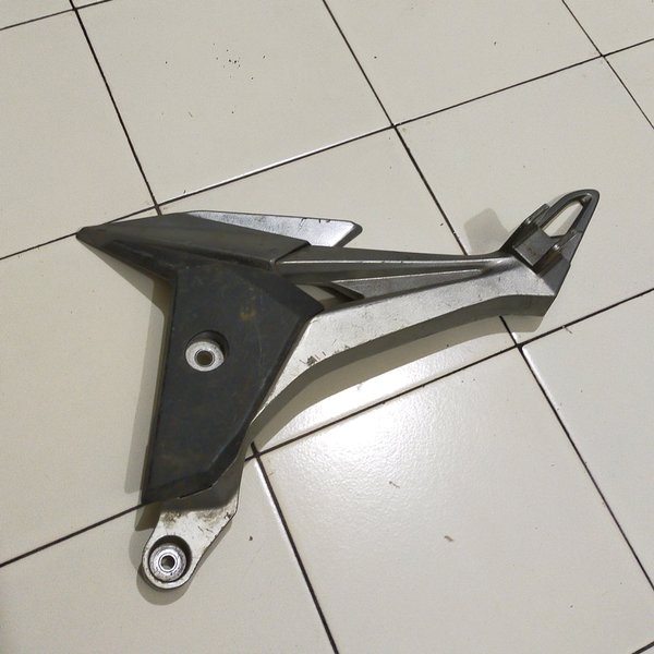 dudukan step belakang kiri Supra x 125 fi K41 original