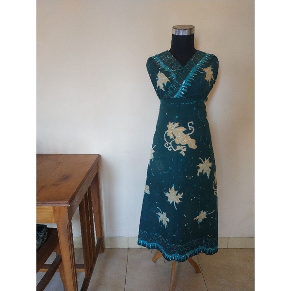 Kain batik tulis motif anggur hijau botol kontemporer